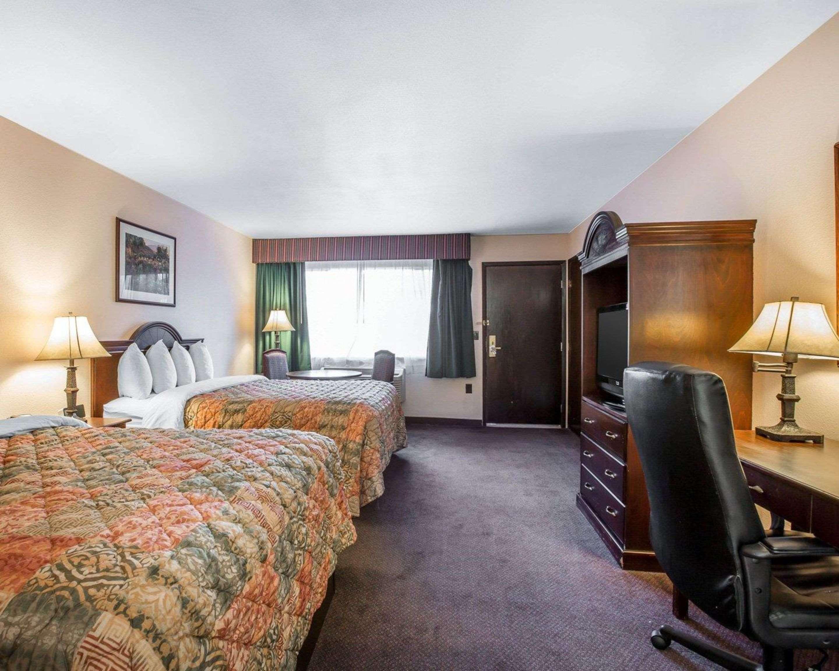 Quality & Shingle Springs Hotel 2*