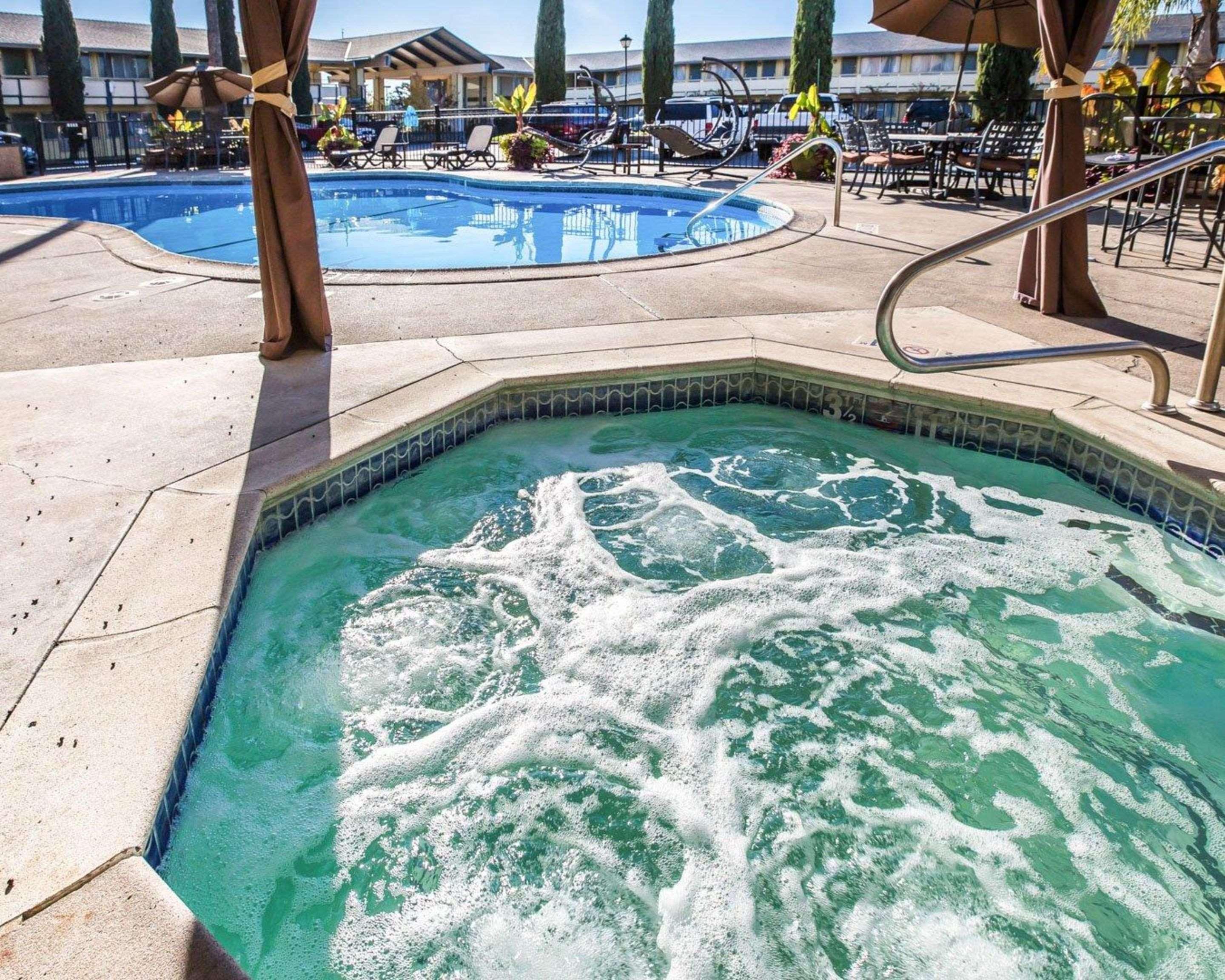 Quality & Shingle Springs Hotel 2*